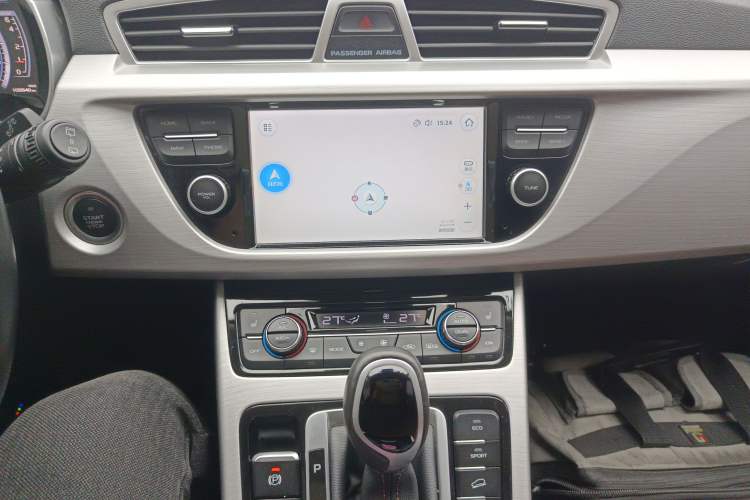 Used Geely Auto Emgrand X7 Sport 2016 1.8TD Automatic ZhiZun Version Audio And AC Panel
