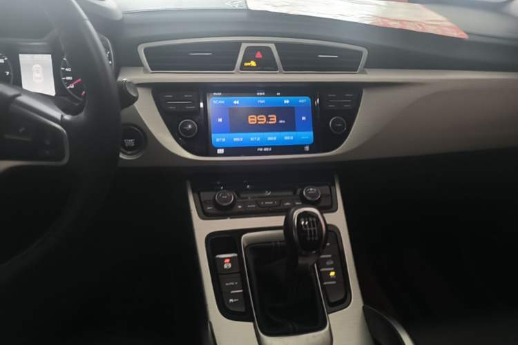 Used Geely Auto Emgrand X7 Sport 2016 2.0L Manual ZhiShang Version Audio And AC Panel