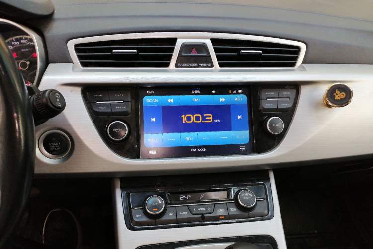 Used Geely Auto Emgrand X7 Sport 2016 2.0L Manual ZhiShang Version Audio And AC Panel