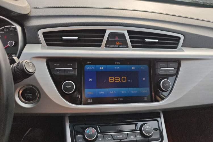 Used Geely Auto Emgrand X7 Sport 2016 2.0L Manual ZhiShang Version Audio And AC Panel