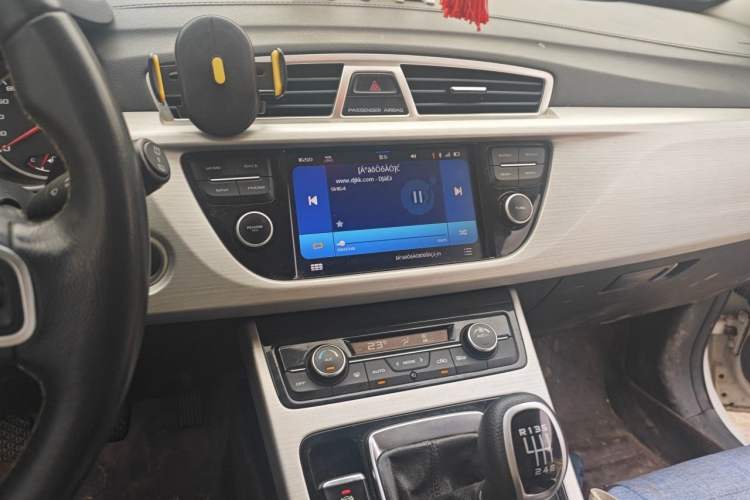 Used Geely Auto Emgrand X7 Sport 2016 2.0L Manual ZhiShang Version Audio And AC Panel