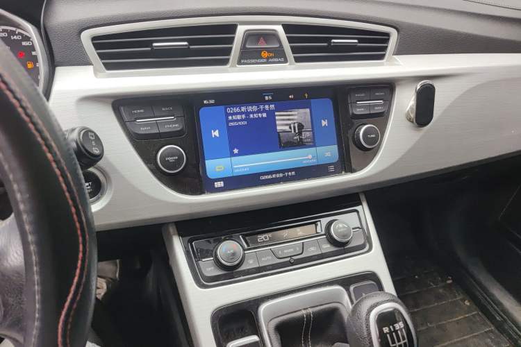 Used Geely Auto Emgrand X7 Sport 2016 2.0L Manual ZhiShang Version Audio And AC Panel