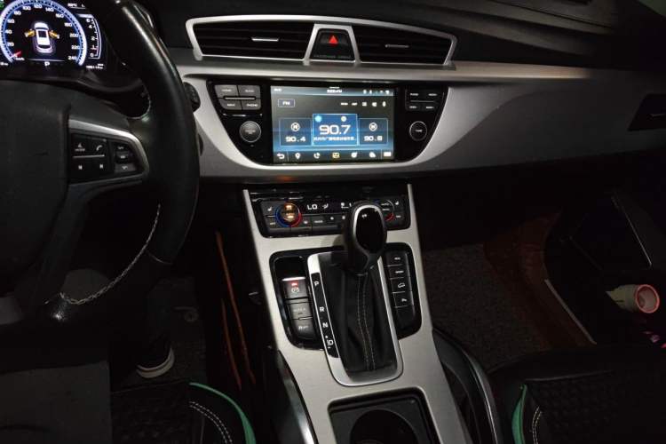 Used Geely Auto Emgrand X7 Sport 2016 1.8TD Automatic Smart Model Audio And AC Panel