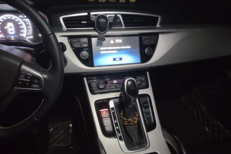 Used Geely Auto Emgrand X7 Sport 2016 1.8TD Automatic Smart Model Audio And AC Panel