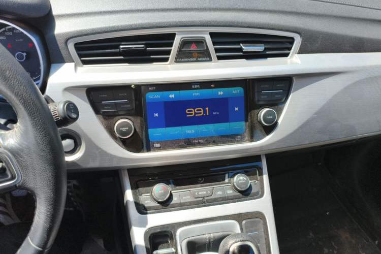 Used Geely Auto Emgrand X7 Sport 2016 2.0L Manual ZhiShang Version Audio And AC Panel