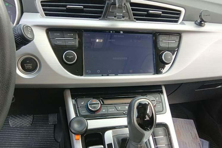Used Geely Auto Emgrand X7 Sport 2016 1.8TD Automatic Smart Model Audio And AC Panel