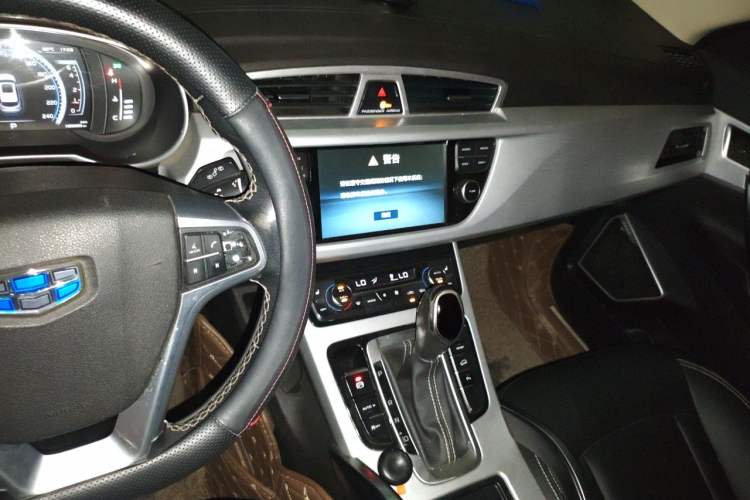 Used Geely Auto Emgrand X7 Sport 2016 1.8TD Automatic Smart Model Audio And AC Panel