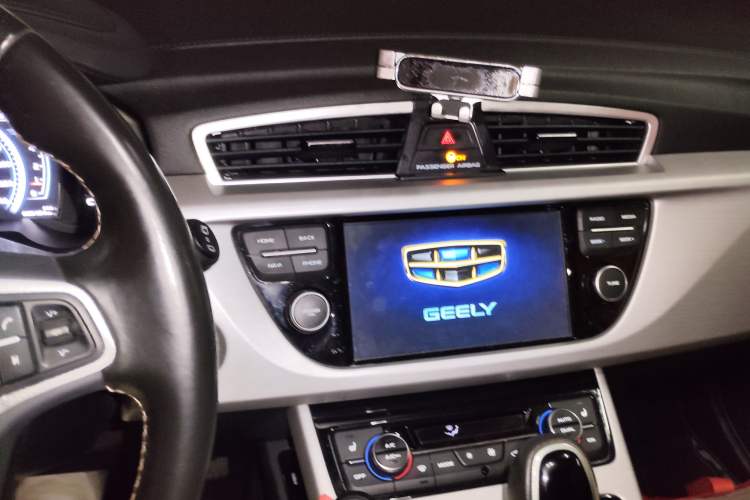 Used Geely Auto Emgrand X7 Sport 2016 1.8TD Automatic ZhiZun Version Audio And AC Panel