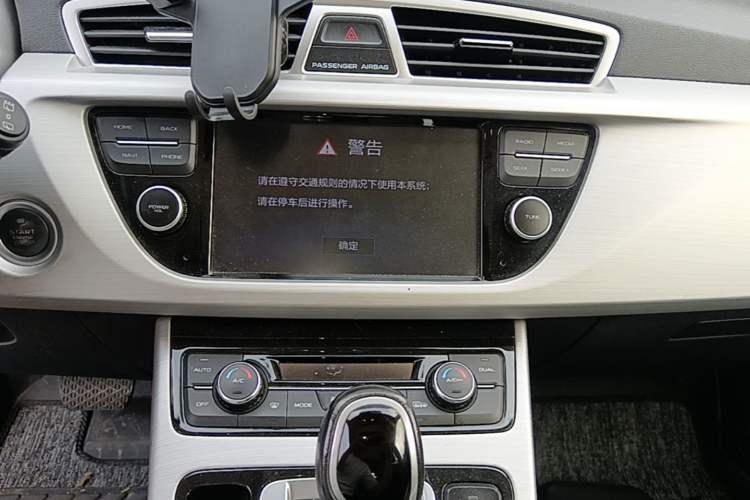 Used Geely Auto Emgrand X7 Sport 2016 1.8TD Automatic Smart Connectivity Version Audio And AC Panel
