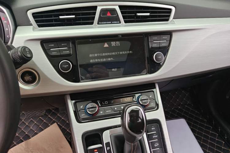 Used Geely Auto Emgrand X7 Sport 2016 1.8TD Automatic ZhiZun Version Audio And AC Panel