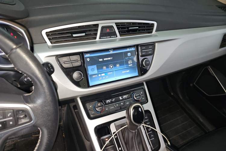 Used Geely Auto Emgrand X7 Sport 2016 1.8TD Automatic Smart Model Audio And AC Panel
