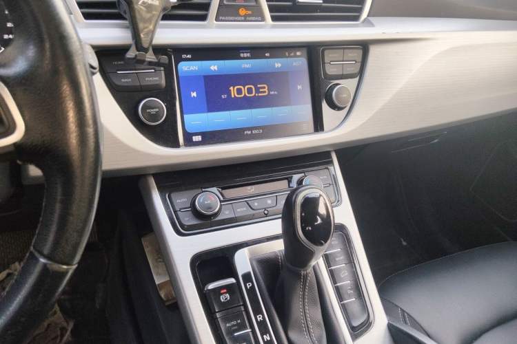 Used Geely Auto Emgrand X7 Sport 2016 1.8TD Automatic ZhiShang Model Audio And AC Panel