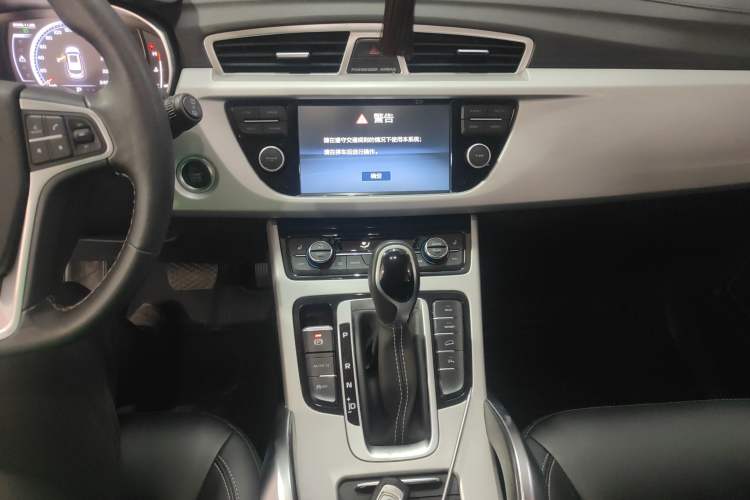 Used Geely Auto Emgrand X7 Sport 2016 1.8TD Automatic Smart Model Audio And AC Panel