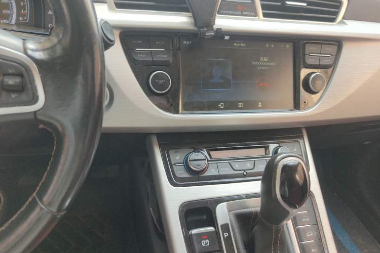 Used Geely Auto Emgrand X7 Sport 2016 1.8TD Automatic ZhiZun Version Audio And AC Panel