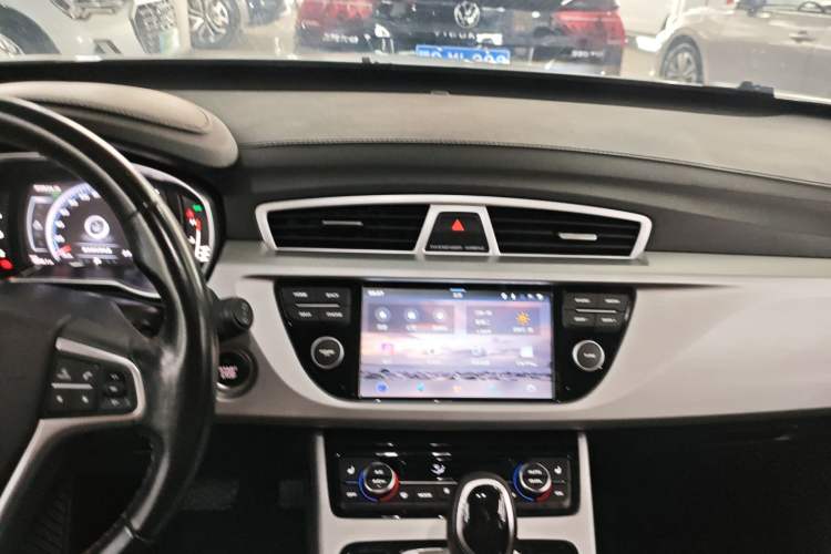 Used Geely Auto Emgrand X7 Sport 2016 1.8TD Automatic ZhiZun Version Audio And AC Panel