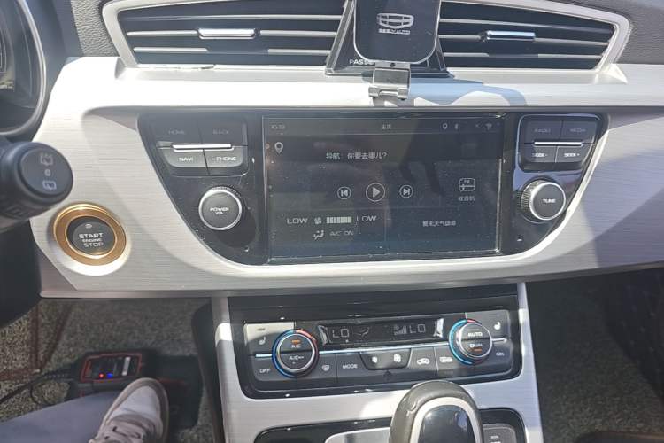 Used Geely Auto Emgrand X7 Sport 2016 1.8TD Automatic ZhiZun Version Audio And AC Panel