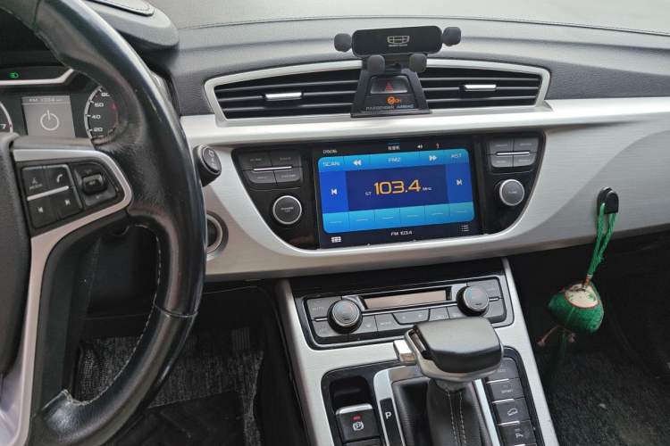 Used Geely Auto Emgrand X7 Sport 2016 1.8TD Automatic ZhiShang Model Audio And AC Panel