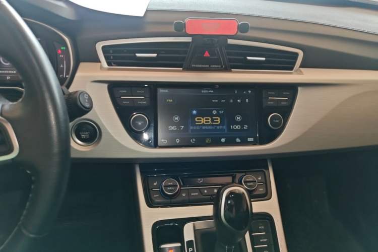 Used Geely Auto Emgrand X7 Sport 2016 1.8TD Automatic Smart Model Audio And AC Panel