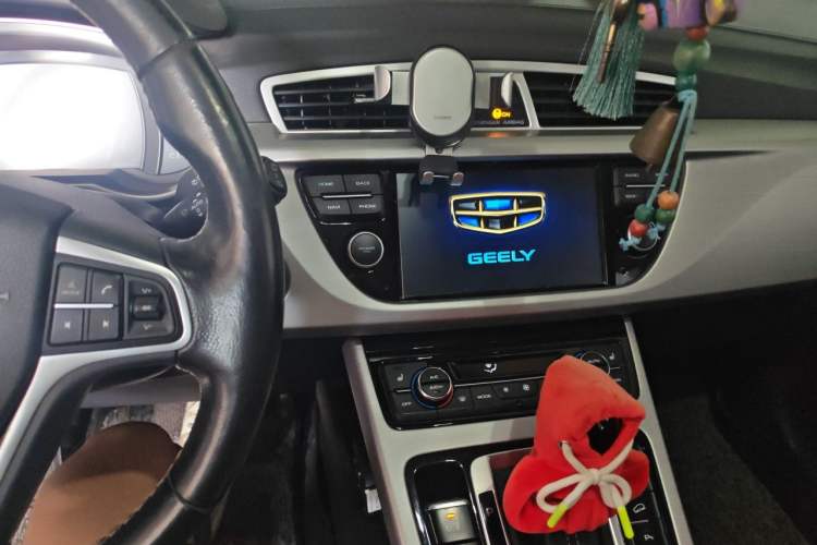 Used Geely Auto Emgrand X7 Sport 2016 1.8TD Automatic Smart Model Audio And AC Panel