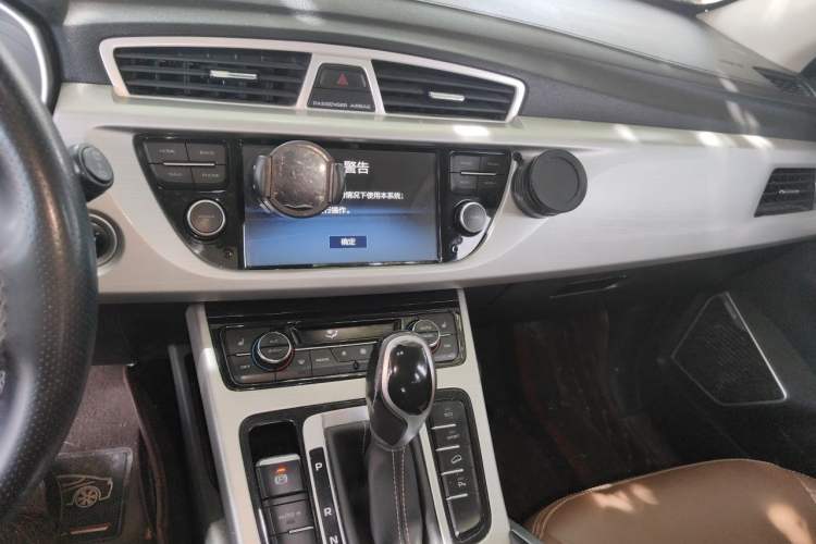 Used Geely Auto Emgrand X7 Sport 2016 1.8TD Automatic ZhiZun Version Audio And AC Panel
