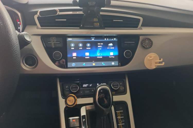 Used Geely Auto Emgrand X7 Sport 2016 1.8TD Automatic Smart Model Audio And AC Panel