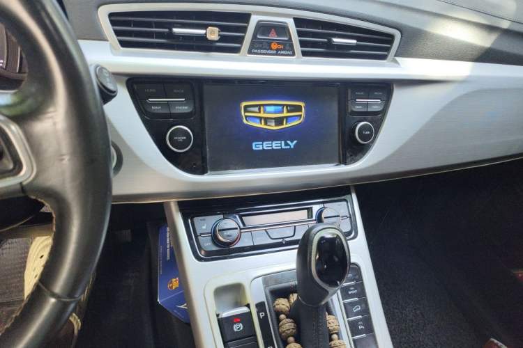 Used Geely Auto Emgrand X7 Sport 2016 1.8TD Automatic ZhiZun Version Audio And AC Panel