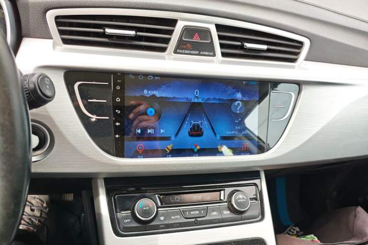Used Geely Auto Emgrand X7 Sport 2016 2.0L Manual ZhiShang Version Audio And AC Panel