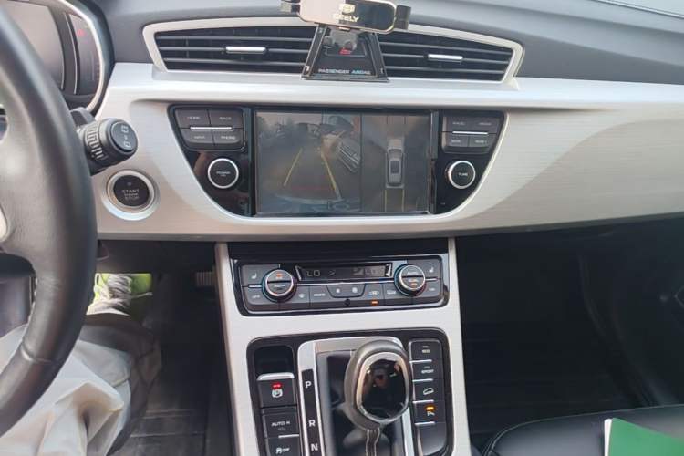 Used Geely Auto Emgrand X7 Sport 2016 1.8TD Automatic Smart Model Audio And AC Panel