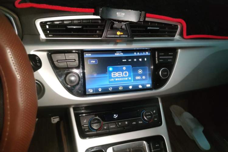 Used Geely Auto Emgrand X7 Sport 2016 1.8TD Automatic Smart Model Audio And AC Panel