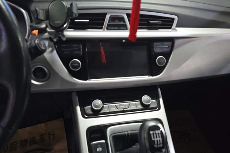 Used Geely Auto Emgrand X7 Sport 2016 2.0L Manual Smart Connect Version Audio And AC Panel