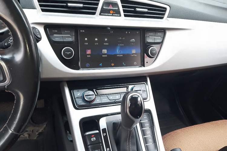 Used Geely Auto Emgrand X7 Sport 2016 1.8TD Automatic ZhiZun Version Audio And AC Panel