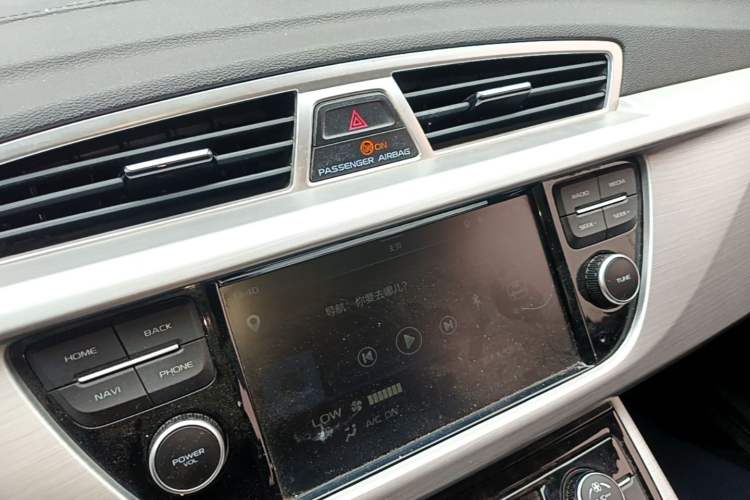 Used Geely Auto Emgrand X7 Sport 2016 2.0L Manual Smart Connect Version Audio And AC Panel