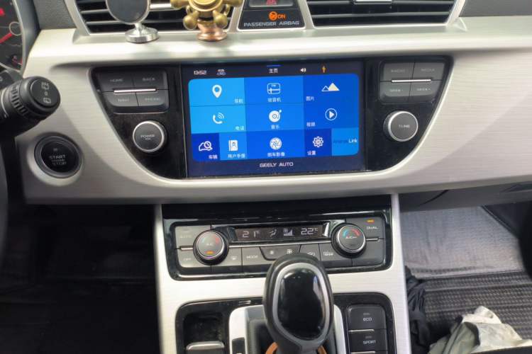 Used Geely Auto Emgrand X7 Sport 2016 1.8TD Automatic ZhiShang Model Audio And AC Panel