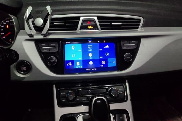 Used Geely Auto Emgrand X7 Sport 2016 1.8TD Automatic Smart Connectivity Version Audio And AC Panel
