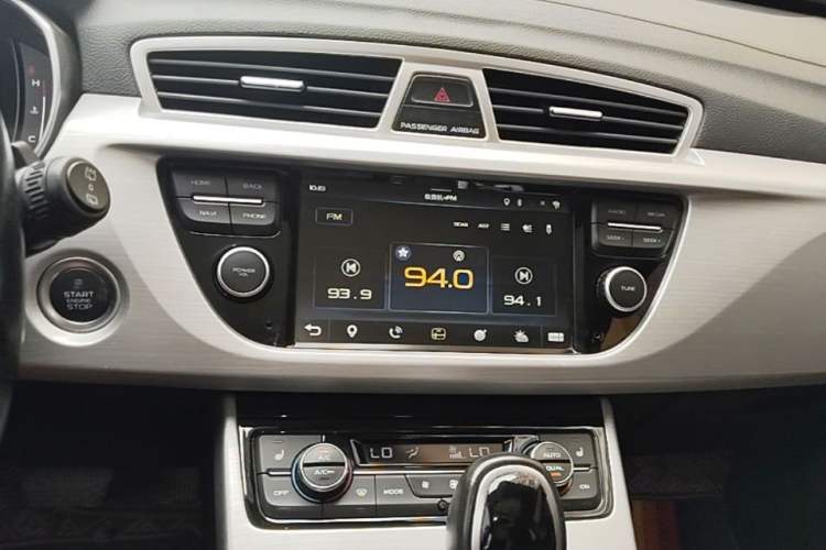 Used Geely Auto Emgrand X7 Sport 2016 1.8TD Automatic ZhiZun Version Audio And AC Panel
