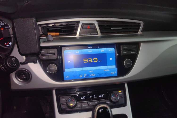 Used Geely Auto Emgrand X7 Sport 2016 1.8TD Automatic Smart Model Audio And AC Panel
