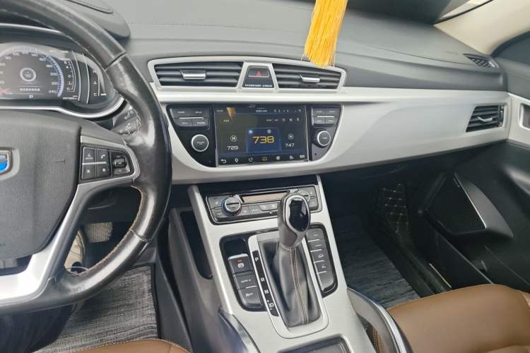 Used Geely Auto Emgrand X7 Sport 2016 1.8TD Automatic ZhiZun Version Audio And AC Panel