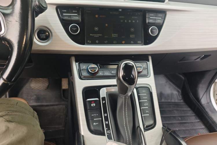 Used Geely Auto Emgrand X7 Sport 2016 1.8TD Automatic ZhiZun Version Audio And AC Panel