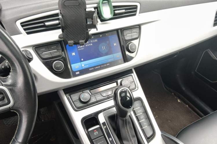 Used Geely Auto Emgrand X7 Sport 2016 1.8TD Automatic ZhiShang Model Audio And AC Panel