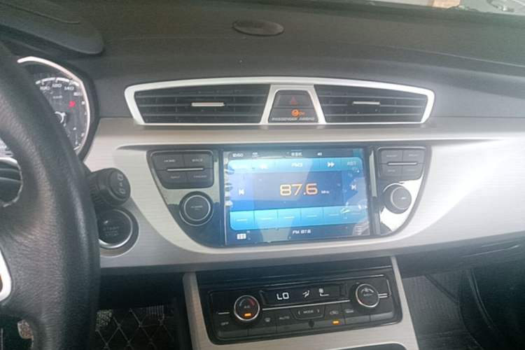 Used Geely Auto Emgrand X7 Sport 2016 2.0L Manual ZhiShang Version Audio And AC Panel