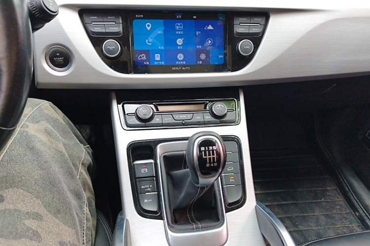 Used Geely Auto Emgrand X7 Sport 2016 2.0L Manual ZhiShang Version Audio And AC Panel