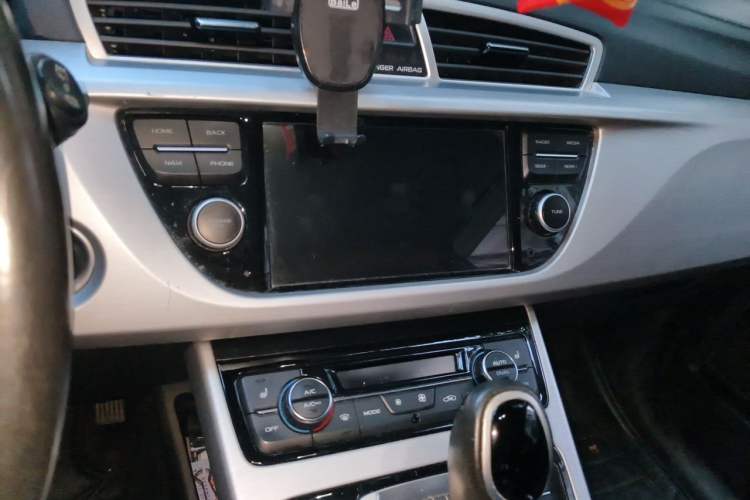 Used Geely Auto Emgrand X7 Sport 2016 1.8TD Automatic ZhiZun Version Audio And AC Panel