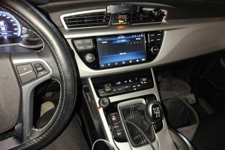 Used Geely Auto Emgrand X7 Sport 2016 2.0L Manual ZhiShang Version Audio And AC Panel