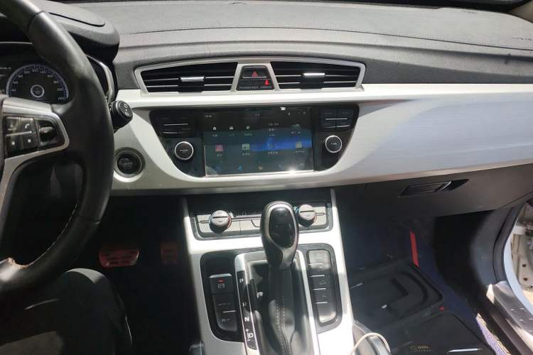 Used Geely Auto Emgrand X7 Sport 2016 1.8TD Automatic ZhiZun Version Audio And AC Panel