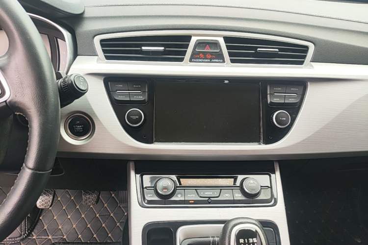 Used Geely Auto Emgrand X7 Sport 2016 2.0L Manual ZhiShang Version Audio And AC Panel