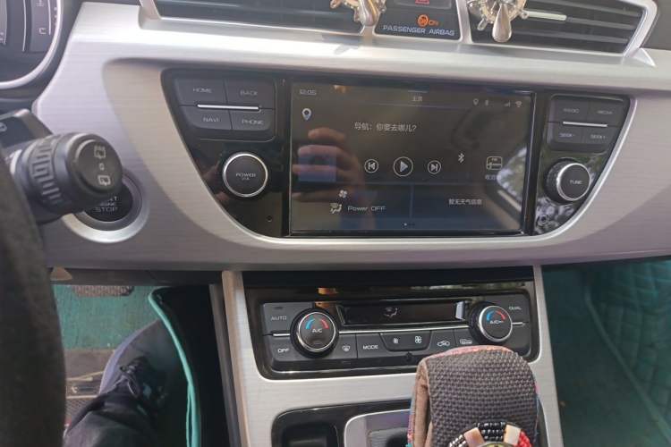 Used Geely Auto Emgrand X7 Sport 2016 1.8TD Automatic Smart Connectivity Version Audio And AC Panel