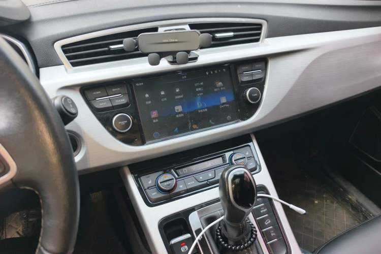 Used Geely Auto Emgrand X7 Sport 2016 1.8TD Automatic Smart Model Audio And AC Panel