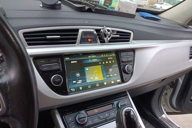 Used Geely Auto Emgrand X7 Sport 2016 1.8TD Automatic ZhiZun Version Audio And AC Panel