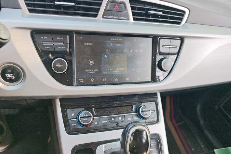 Used Geely Auto Emgrand X7 Sport 2016 1.8TD Automatic Smart Model Audio And AC Panel