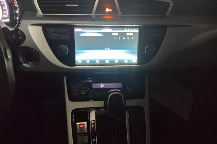 Used Geely Auto Emgrand X7 Sport 2016 1.8TD Automatic Smart Model Audio And AC Panel
